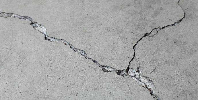 Jak uniknąć uszkodzeń na betonie?