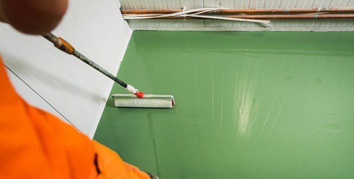 Czy posadzka z żywicy poliuretanowej w mieszkaniu to dobry pomysł?